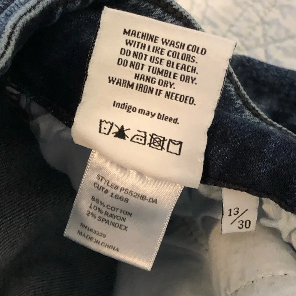 Petra 153 distressed classic boot cut jeans. Size waist 32.